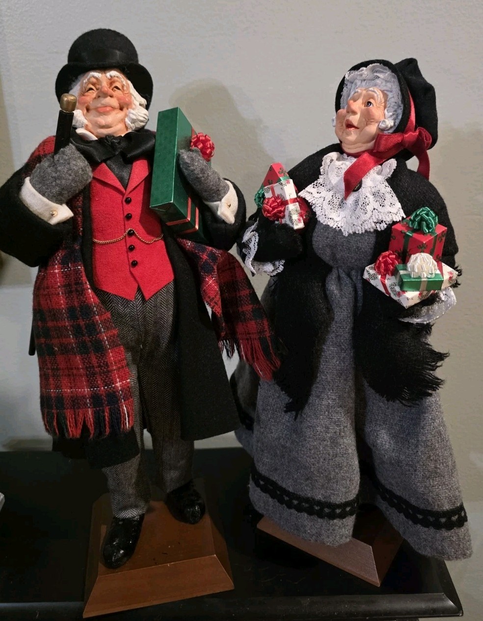 Simpich Character Dolls Grandma and Grandpa Caroler with Presents Excellent pair