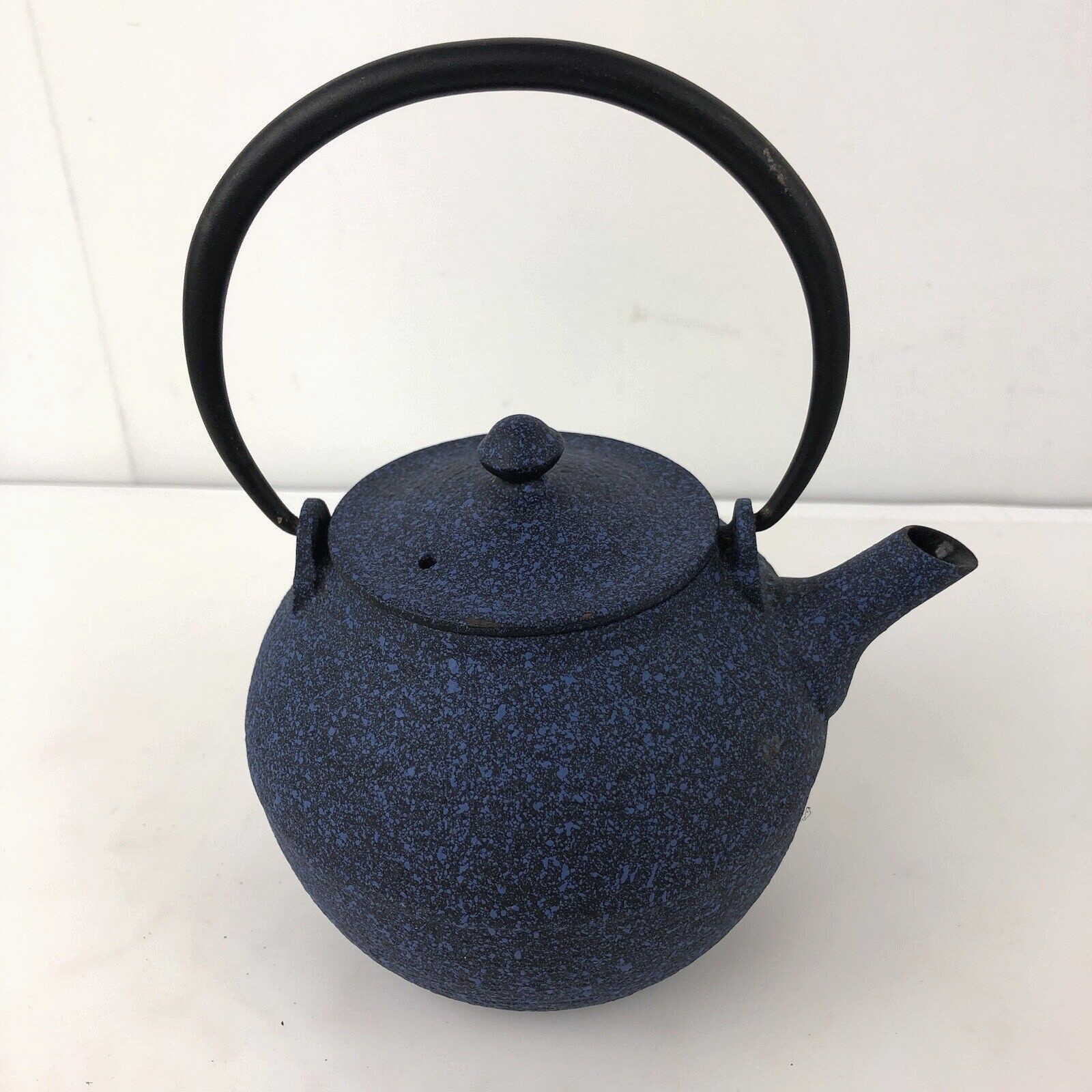 NEW KIKUCHI HOJUDO HAND MADE BLUE BLACK CAST IRON JAPANESE TEA POT STAND Gift NEW KIKUCHI HOJUDO HAND MADE BLUE BLACK CAST IRON JAPANESE TEA POT STAND Gift