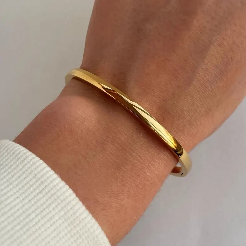 18K Yellow Gold Over Thin Click Non Tarnish Oval Bangle Bracelet Width: 4mm/7.5" 18K Yellow Gold Over Thin Click Non Tarnish Oval Bangle Bracelet Width: 4mm/7.5"