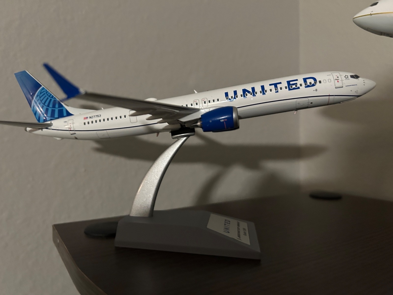 United Airlines Boeing 737 MAX10 1/200 scale inflight model United Airlines Boeing 737 MAX10 1/200 scale inflight model