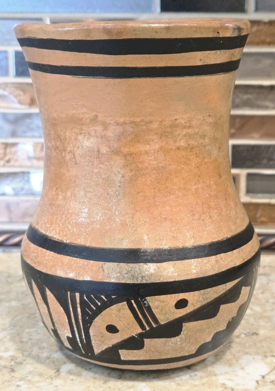 Vintage Navajo Dine Pottery Vase Signed Jerry & Saressa Whitethorn 1994 5.25" Vintage Navajo Dine Pottery Vase Signed Jerry & Saressa Whitethorn 1994 5.25"