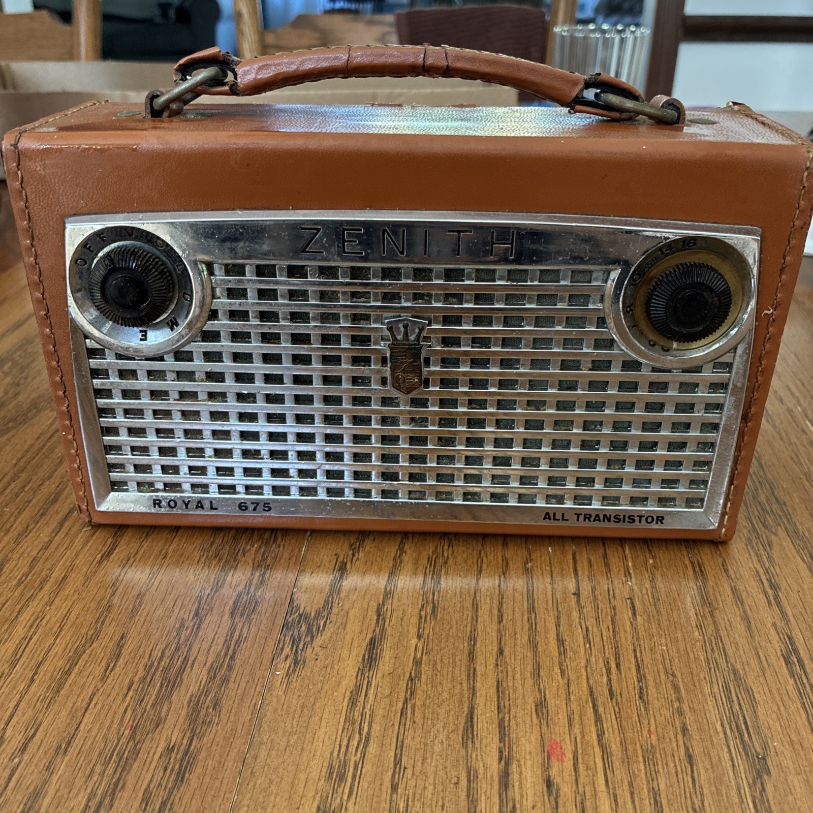 Vintage Zenith Royal 675LG Portable Transistor Radio Tested 