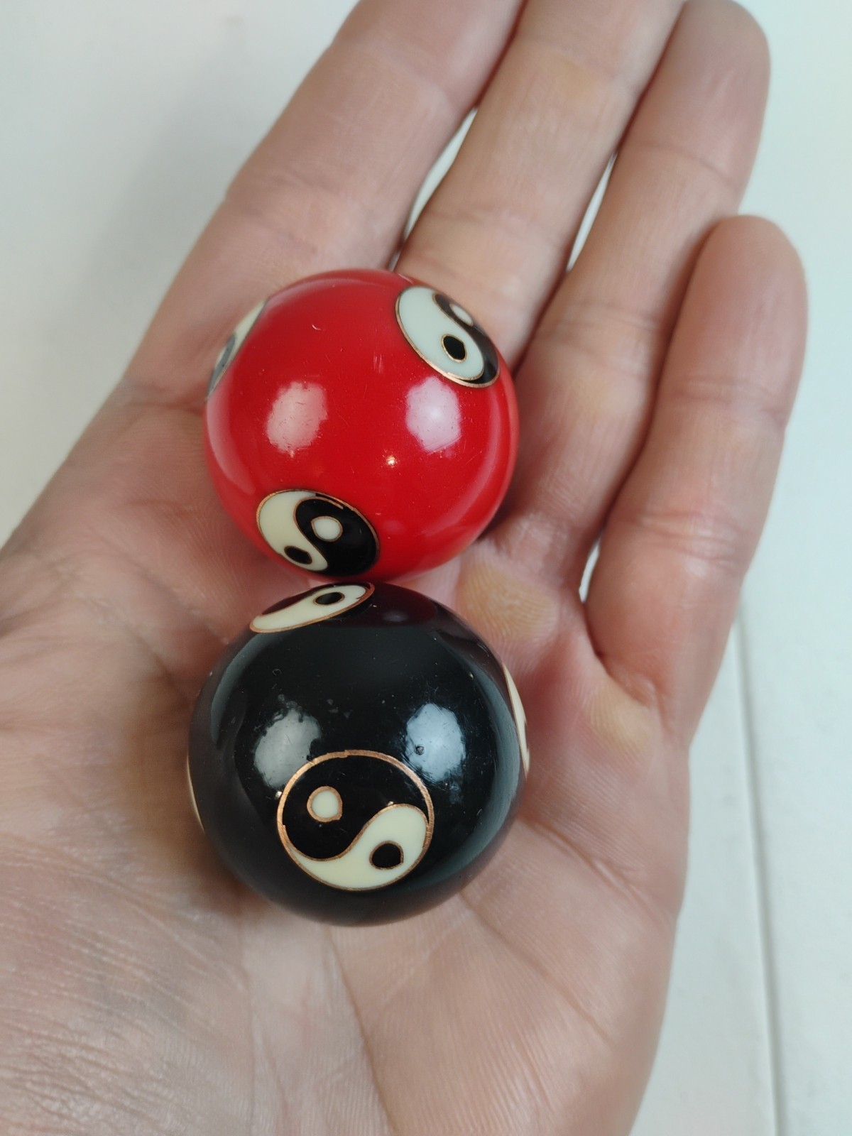 Vtg Chinese Baoding Balls Red Black Enamel Yin Yang Oriental Meditation Ball Vtg Chinese Baoding Balls Red Black Enamel Yin Yang Oriental Meditation Ball