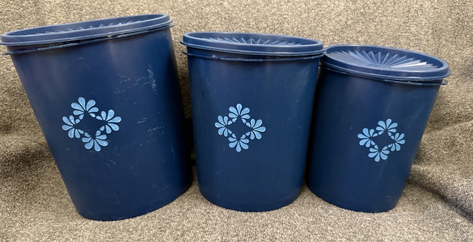 Vintage Tupperware Servalier Canister Set 3 Dark Blueberry Starburst Lids 1970s Vintage Tupperware Servalier Canister Set 3 Dark Blueberry Starburst Lids 1970s