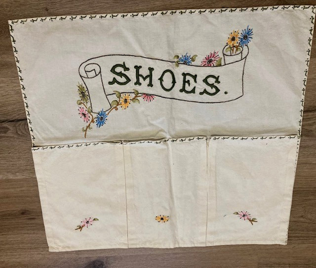 Vintage Hand Embroidered Linen Shoe Bag Organizer Multi Pocket Floral 1940's Vintage Hand Embroidered Linen Shoe Bag Organizer Multi Pocket Floral 1940's