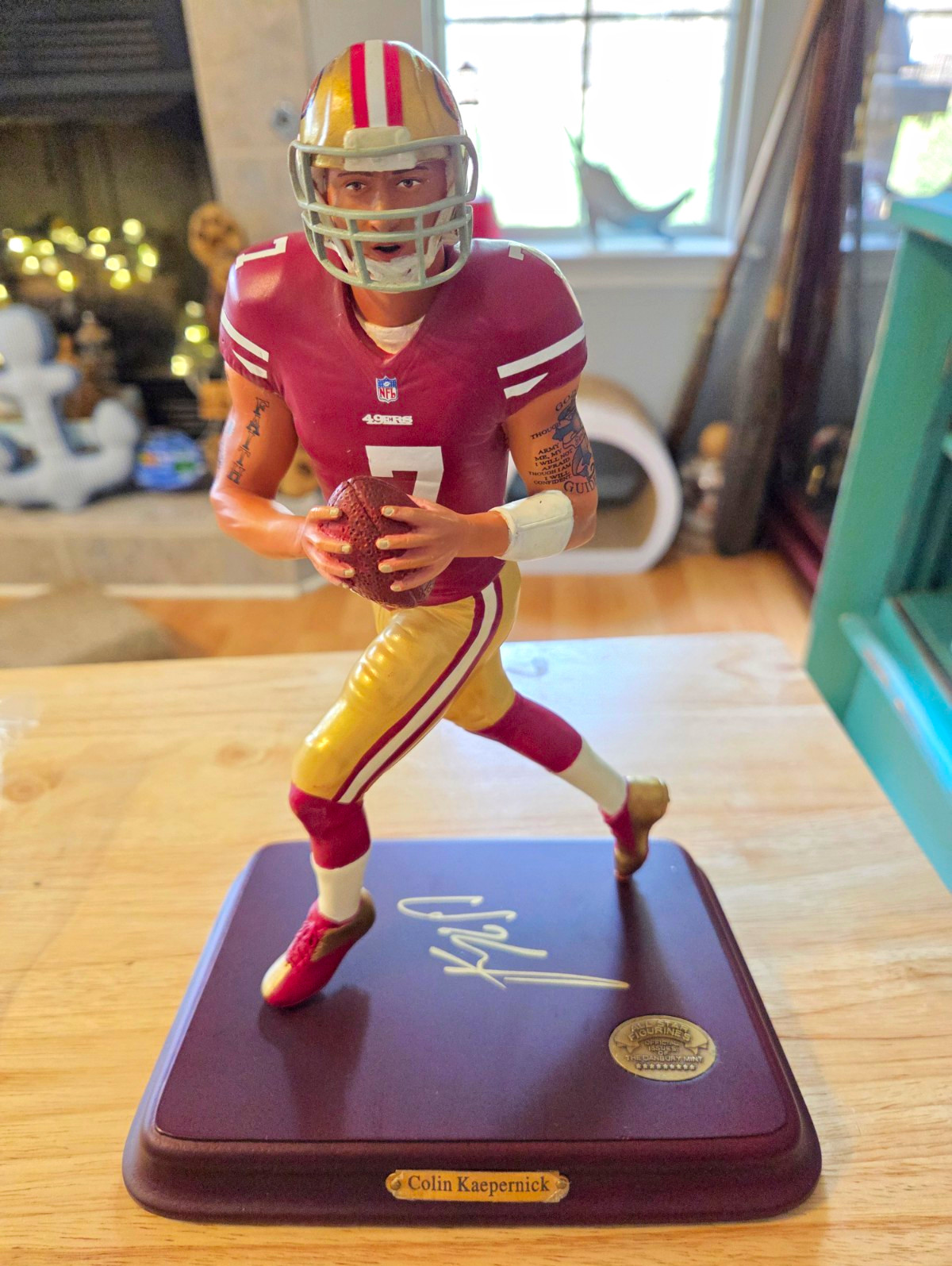 Danbury Mint Colin Kaepernick #7 49ers NFL Figurine COA Signed Serial 1382 Danbury Mint Colin Kaepernick #7 49ers NFL Figurine COA Signed Serial 1382