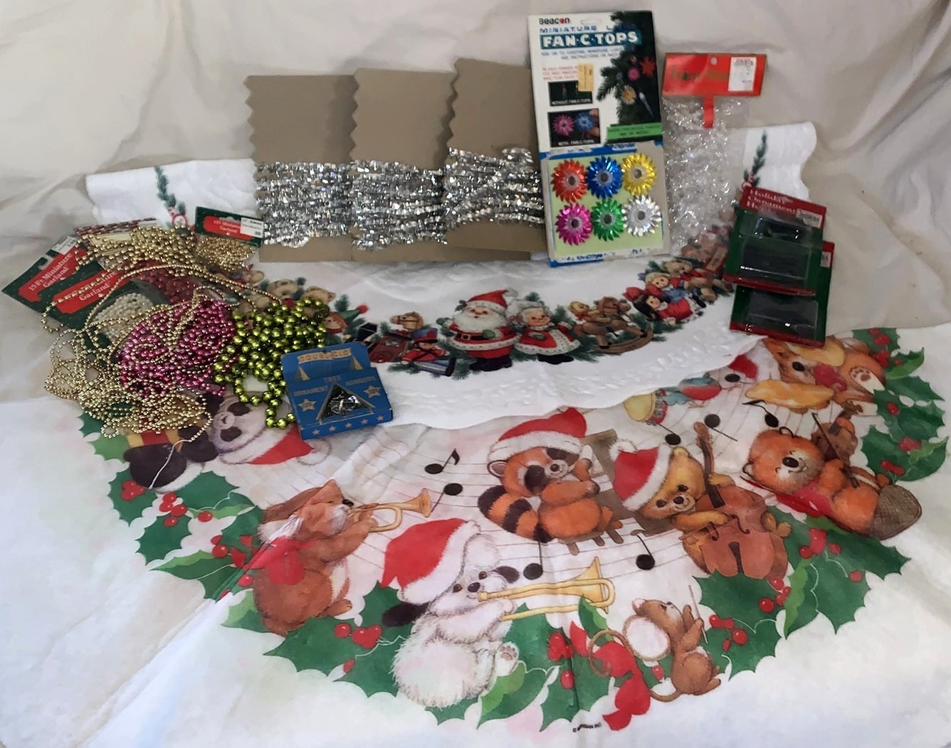 Great Lot Vintage Christmas Items Tree Skirts Tinsel ... Great Lot Vintage Christmas Items Tree Skirts Tinsel ...