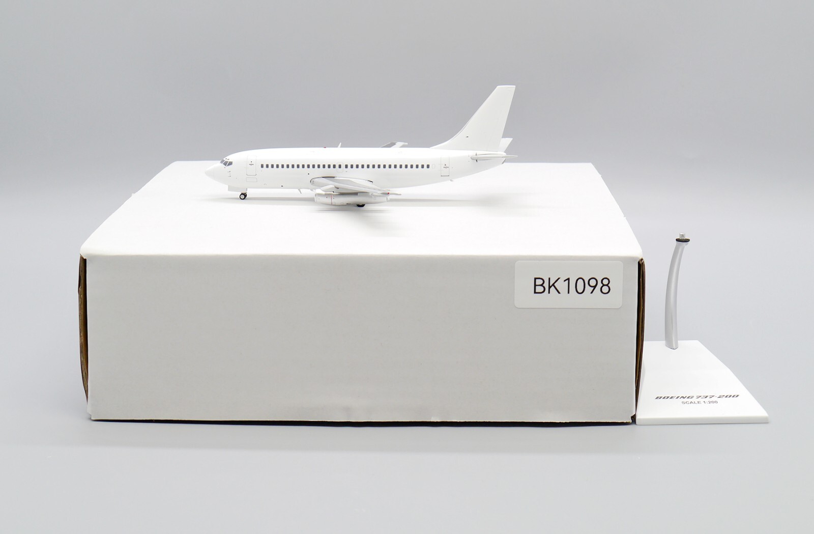 Blank B737-200 ''Blank series'' JC Wings Scale 1:200 Diecast model BK1098 Blank B737-200 ''Blank series'' JC Wings Scale 1:200 Diecast model BK1098