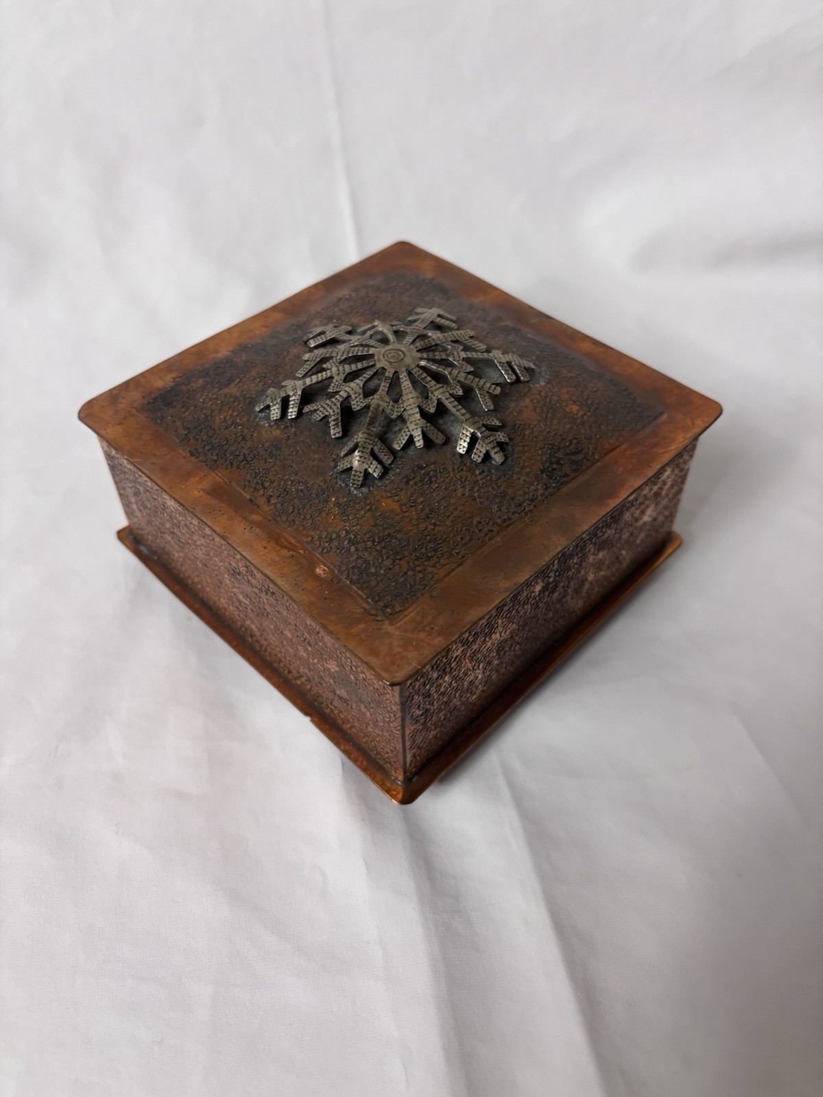 J. Alexander Handcrafted Copper & Nickel Silver Snowflake Trinket Box 5” Mexico J. Alexander Handcrafted Copper & Nickel Silver Snowflake Trinket Box 5” Mexico