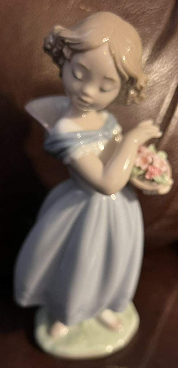 Lladro 8247 Adorable Innocence Utopia Retired No Box Mint Condition Rare Lladro 8247 Adorable Innocence Utopia Retired No Box Mint Condition Rare