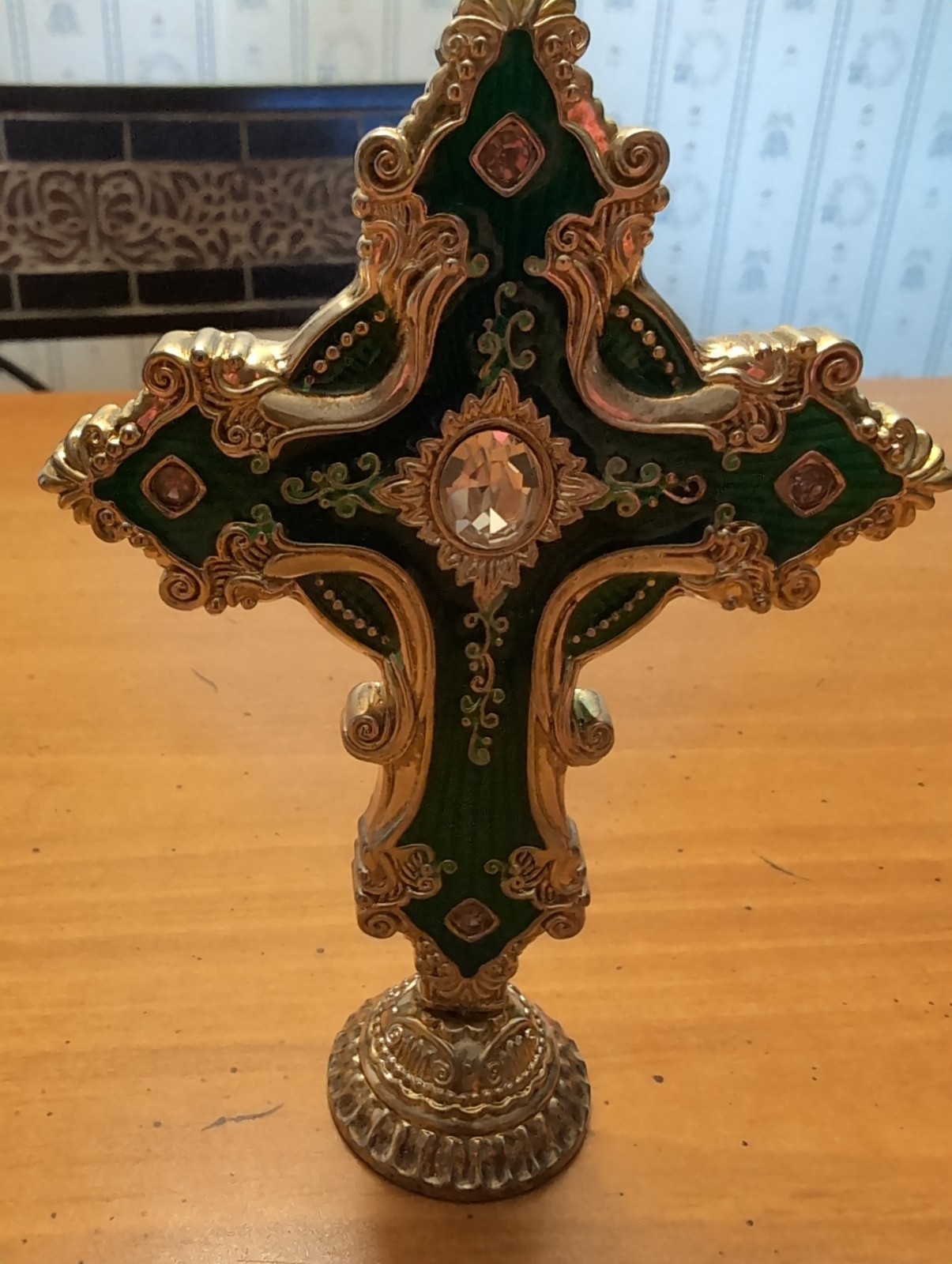 Towle Silversmiths Pedestal Silverplated Ornate Cross Green Enamel Rare Vintage