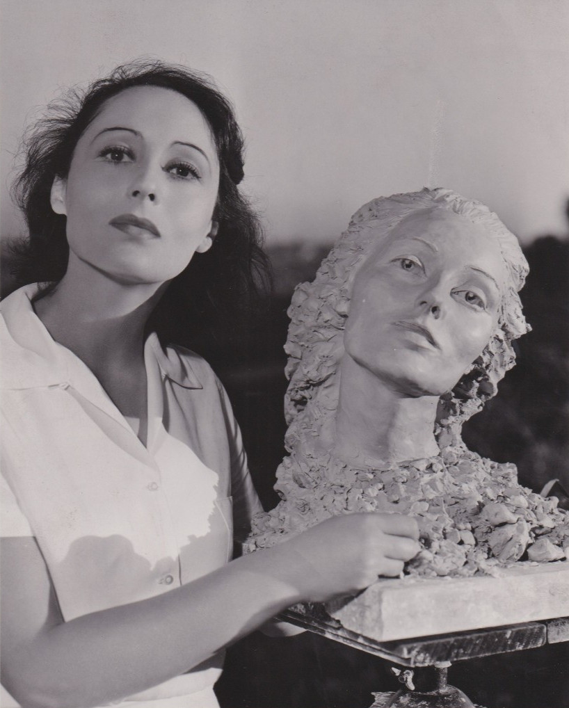1939 Press Photo Actress Luise Rainer and Her Bust by Sculptor Felix de Weldon 1939 Press Photo Actress Luise Rainer and Her Bust by Sculptor Felix de Weldon