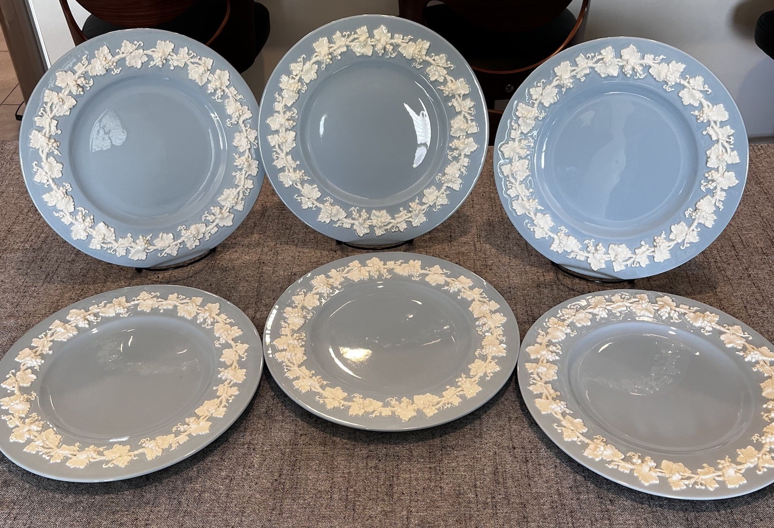 Wedgwood Queensware Cream on Lavender Set of Dinner Plates Grape Leaves Ivy Wedgwood Queensware Cream on Lavender Set of Dinner Plates Grape Leaves Ivy