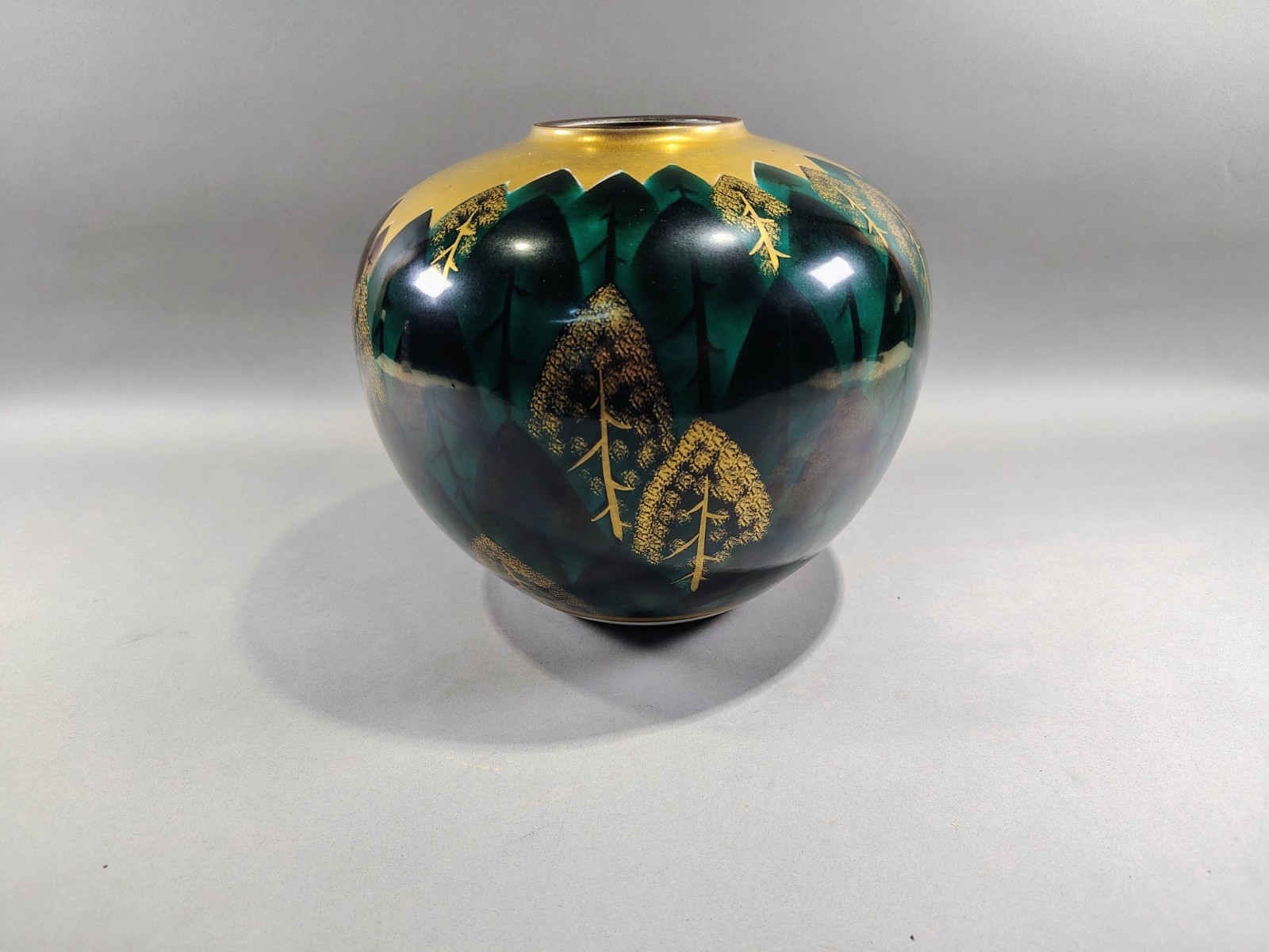 Vintage MCM Ishikawa Prefecture Japan Kutani Porcelain Vase Pristine Signed 9" T