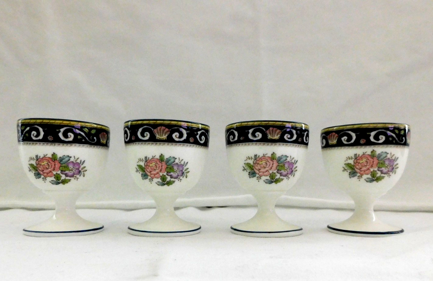Wedgwood Bone China Runnymede Blue Pattern 4 Egg Cups 2 3/8" Flawless w2s18 Wedgwood Bone China Runnymede Blue Pattern 4 Egg Cups 2 3/8" Flawless w2s18