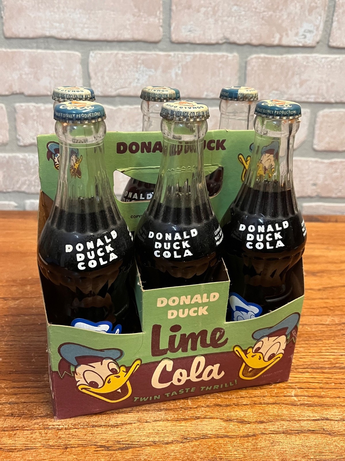 RARE Vintage 1959 Disney Donald Duck Lime Cola Soda Carrier w/ 6 Bottles - MINT RARE Vintage 1959 Disney Donald Duck Lime Cola Soda Carrier w/ 6 Bottles - MINT
