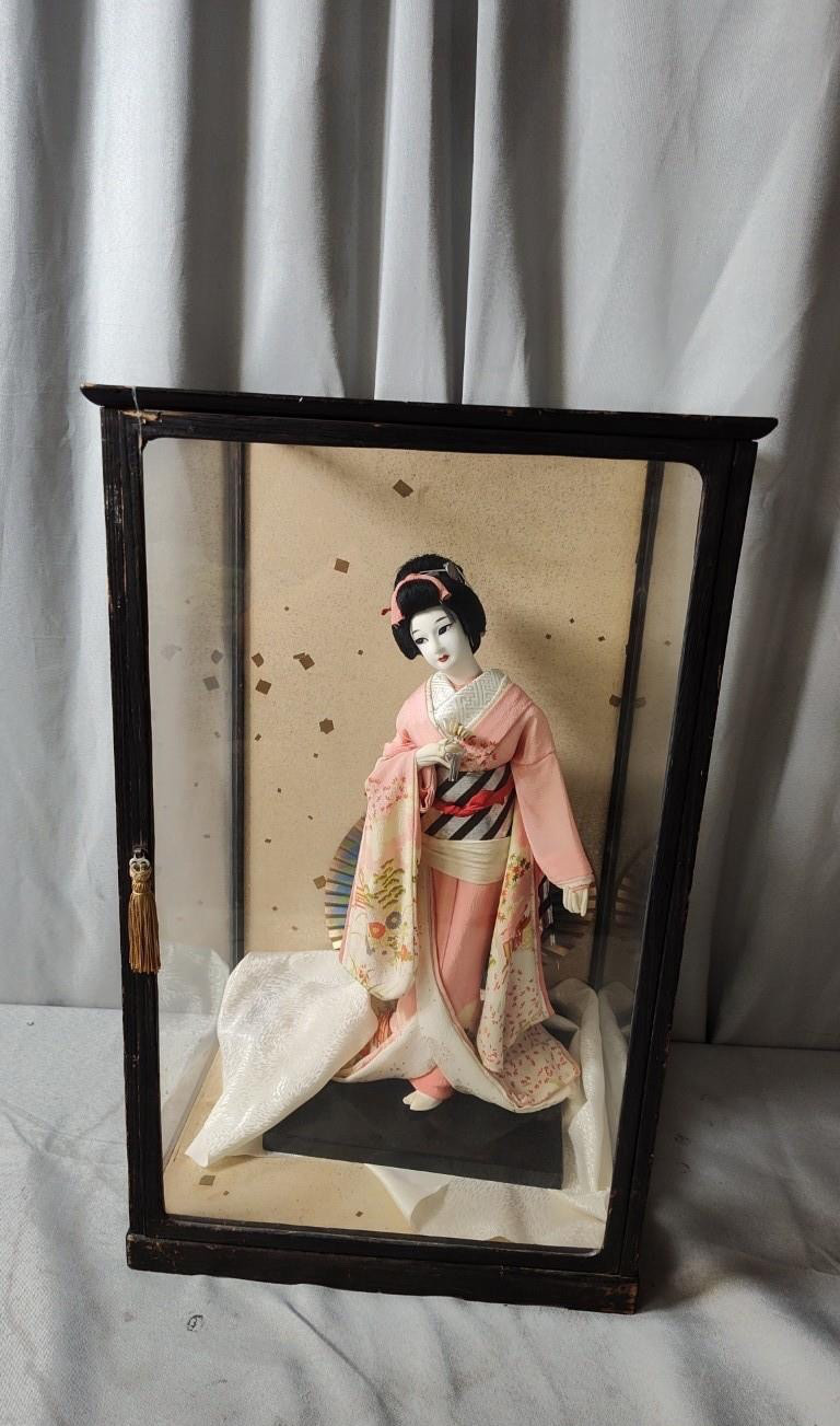 Vintage Japanese Geisha Doll With 23” Display Glass Case Vintage Japanese Geisha Doll With 23” Display Glass Case