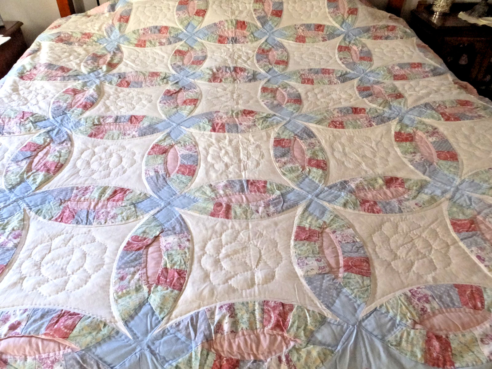 Antique 1920-30s Double Wedding Ring Quilt 83" X 81.5" Hand Sewn Scalloped Edge