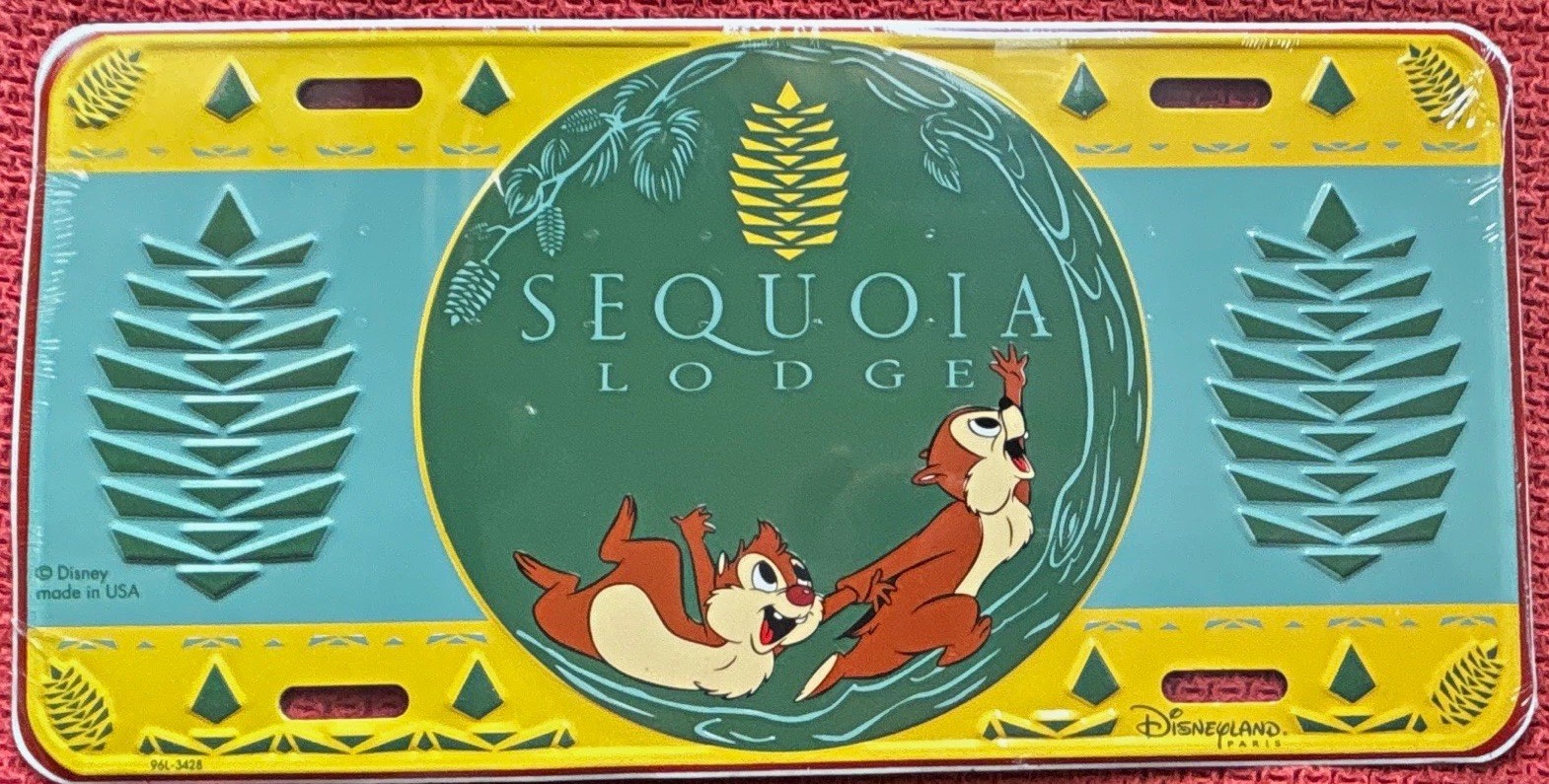 Disneyland Paris Sequoia Lodge Chip & Dale Collectible Decorative License Plate Disneyland Paris Sequoia Lodge Chip & Dale Collectible Decorative License Plate