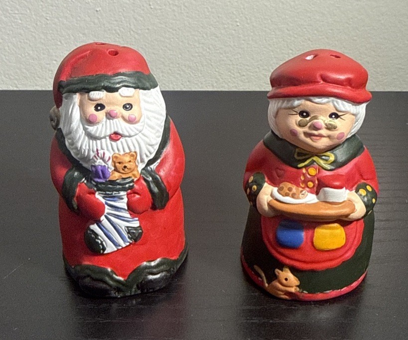 Christmas Vintage 1990s Santa & Mrs. Clause Salt Shakers
