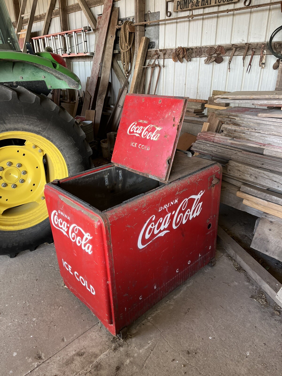Antique Americana coca cola cooler Antique Americana coca cola cooler