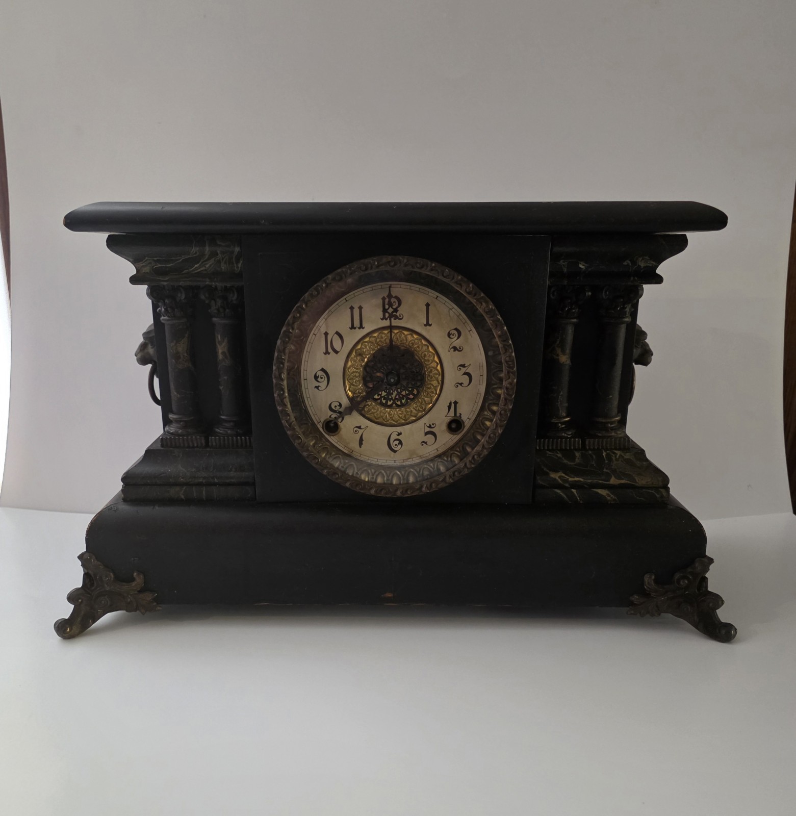 Vintage Beautiful Mantel Clock Vintage Beautiful Mantel Clock