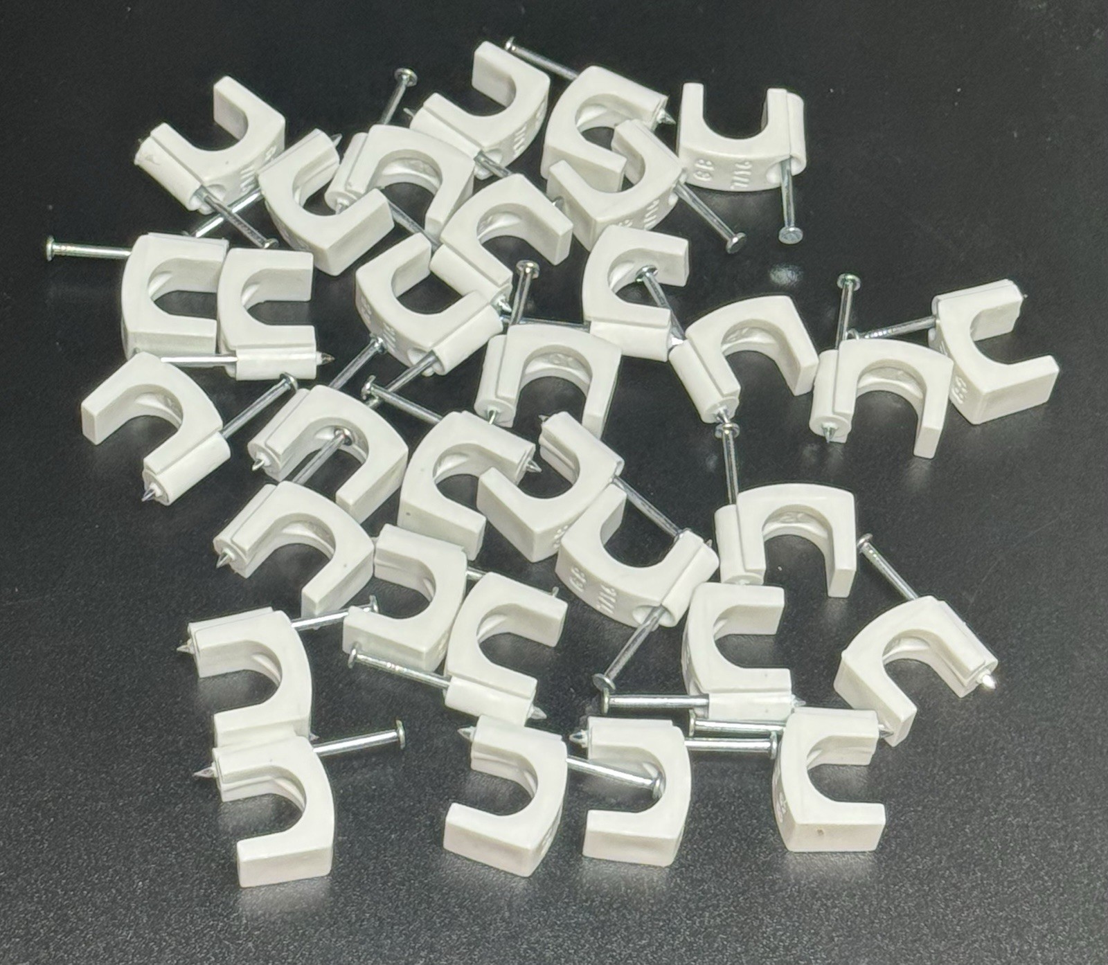 (32 Pack) White Zinc-Plated Plastic Coaxial Staples 7/16" Gardner Bender PR-50