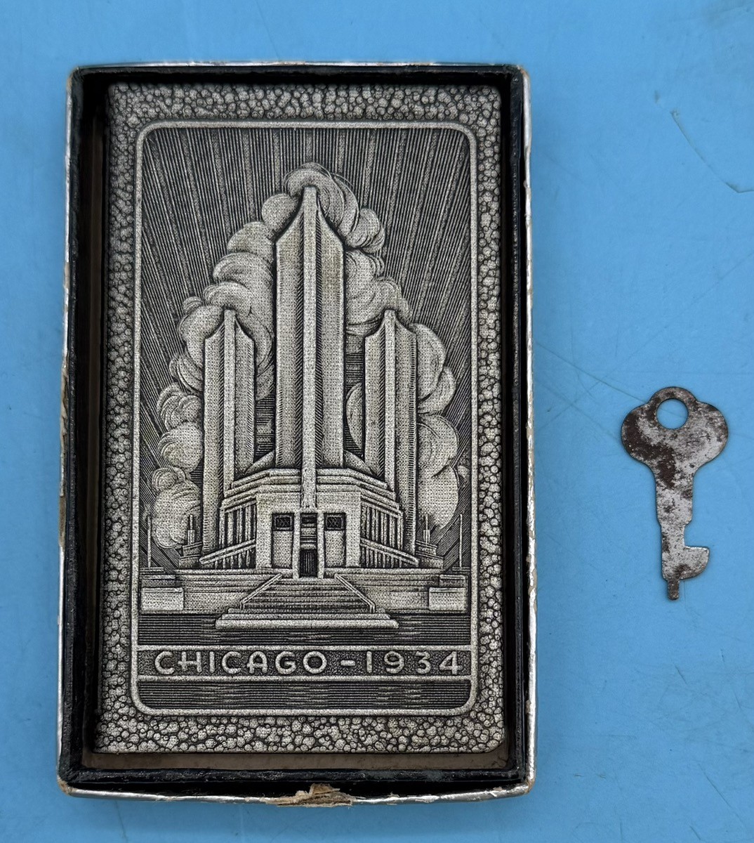 Vintage 1934 Chicago World Fair Souvenir Book Bank with Key (MAC005144) Vintage 1934 Chicago World Fair Souvenir Book Bank with Key (MAC005144)