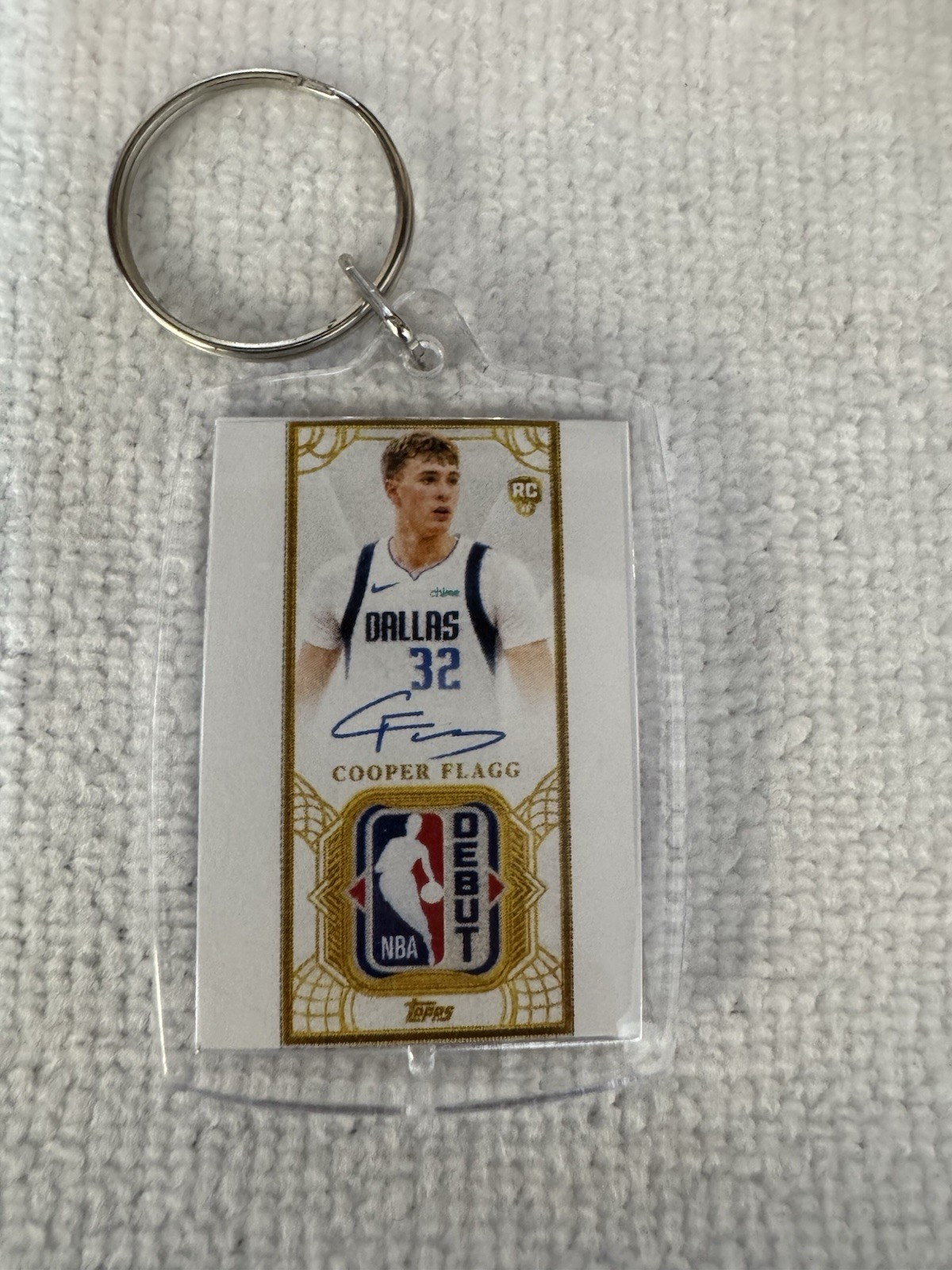 Topps NBA Cooper Flagg Dallas Mavericks #32 Rookie Card Keychain Key Ring Topps NBA Cooper Flagg Dallas Mavericks #32 Rookie Card Keychain Key Ring