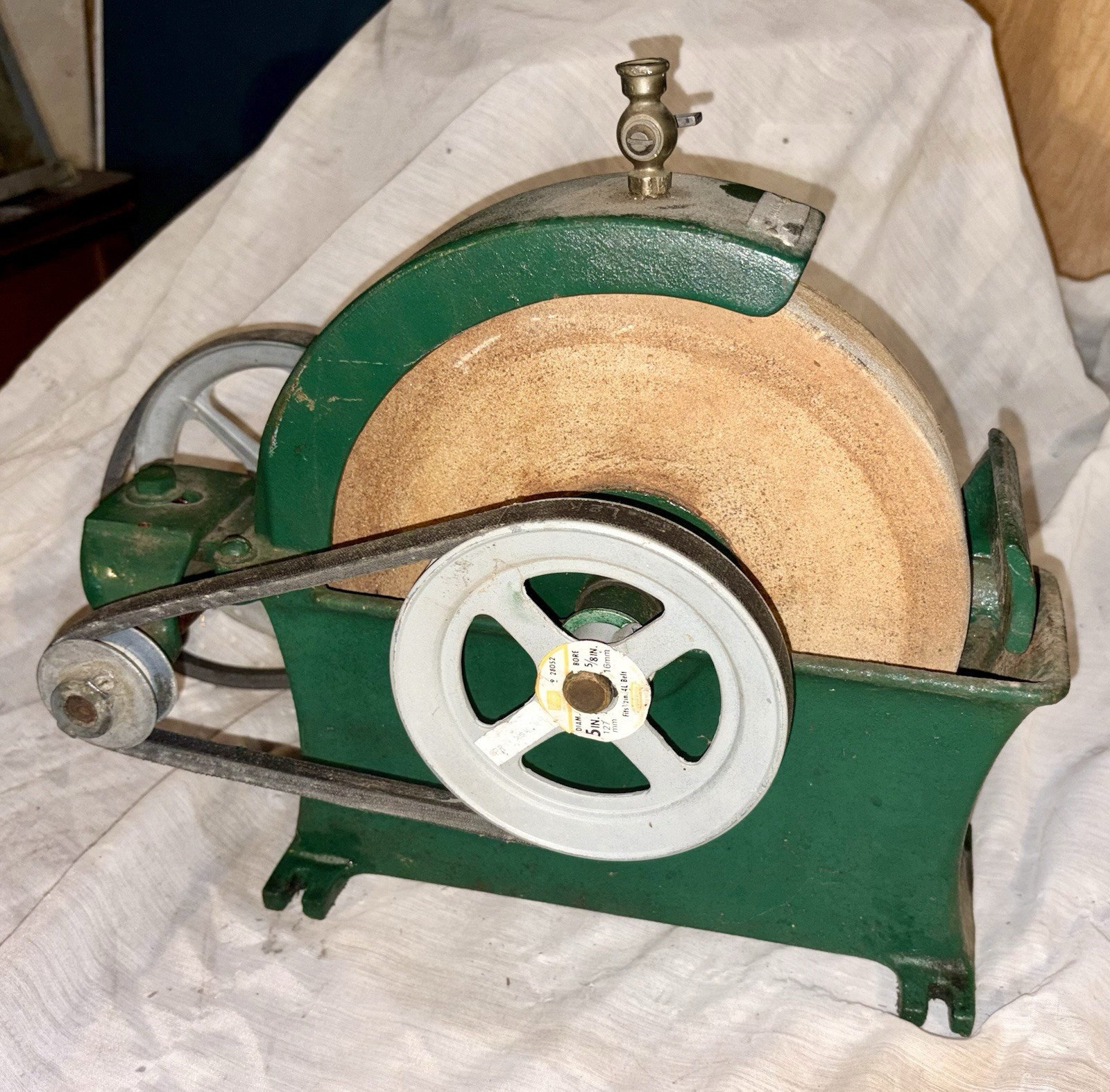 VINTAGE MONTGOMERY WARD SHARPENING STONE WHET WHEEL - VERY NICE