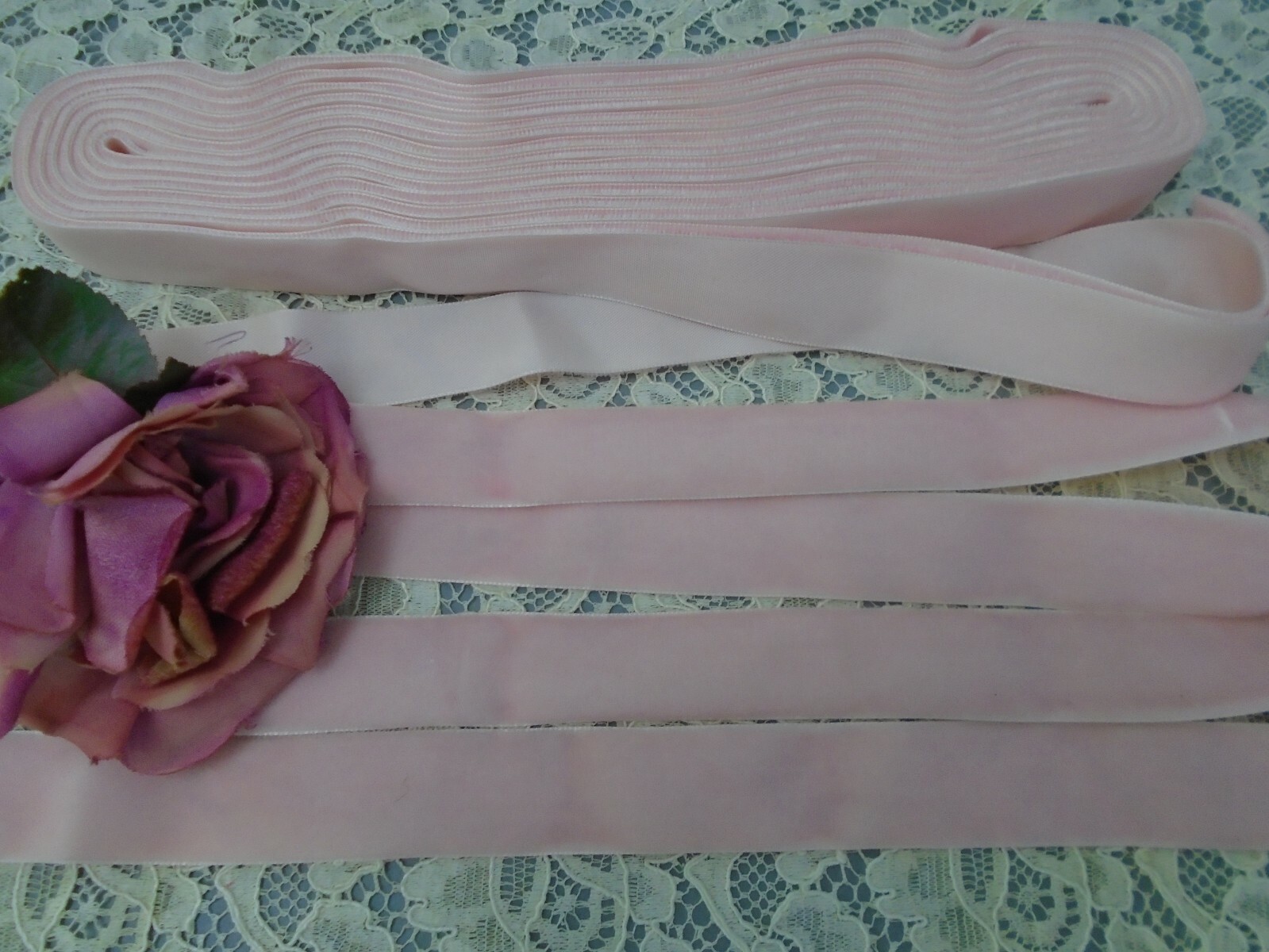 VINTAGE LUXURIOUS 1940s SPAIN SOFT VELVET RIBBON 7/8" PINK FROST VINTAGE LUXURIOUS 1940s SPAIN SOFT VELVET RIBBON 7/8" PINK FROST