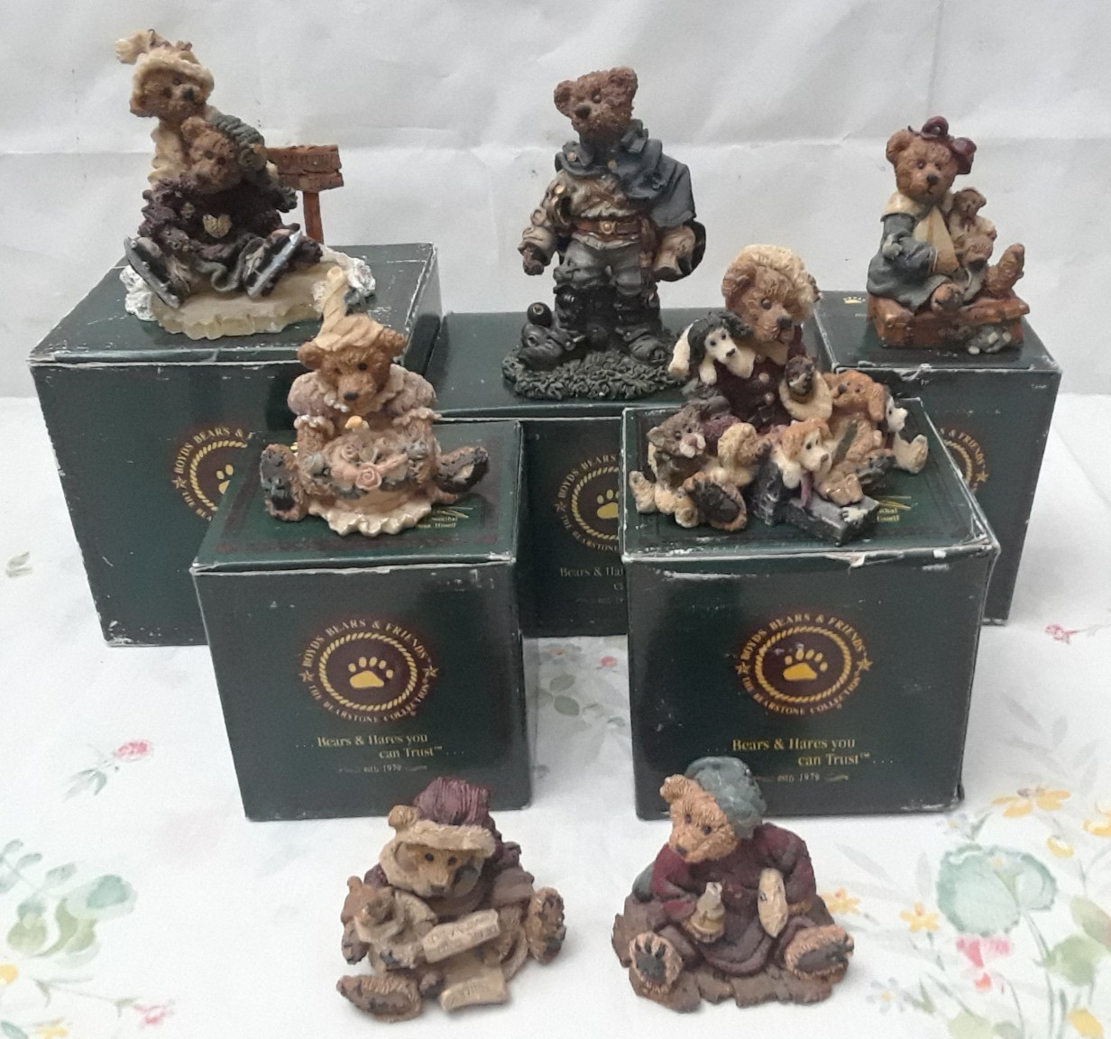 VGT 1993 Boyd's Bears and Friends Lot of 7 - 5 with Boxes VGT 1993 Boyd's Bears and Friends Lot of 7 - 5 with Boxes