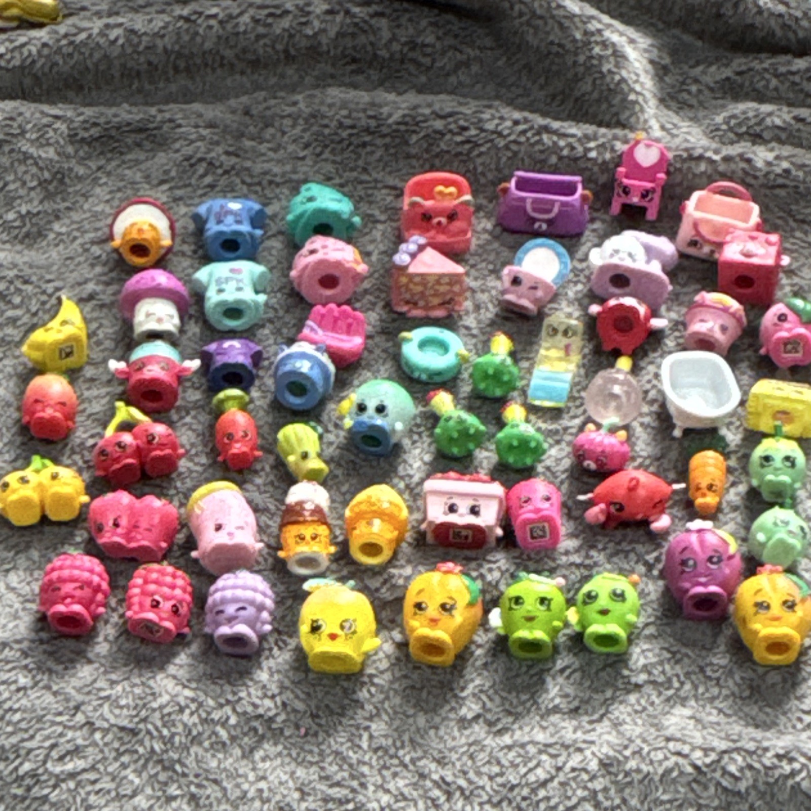 Mixed Lot SHOPKINS Toy Figures w/ Unboxed, 20+ b7
