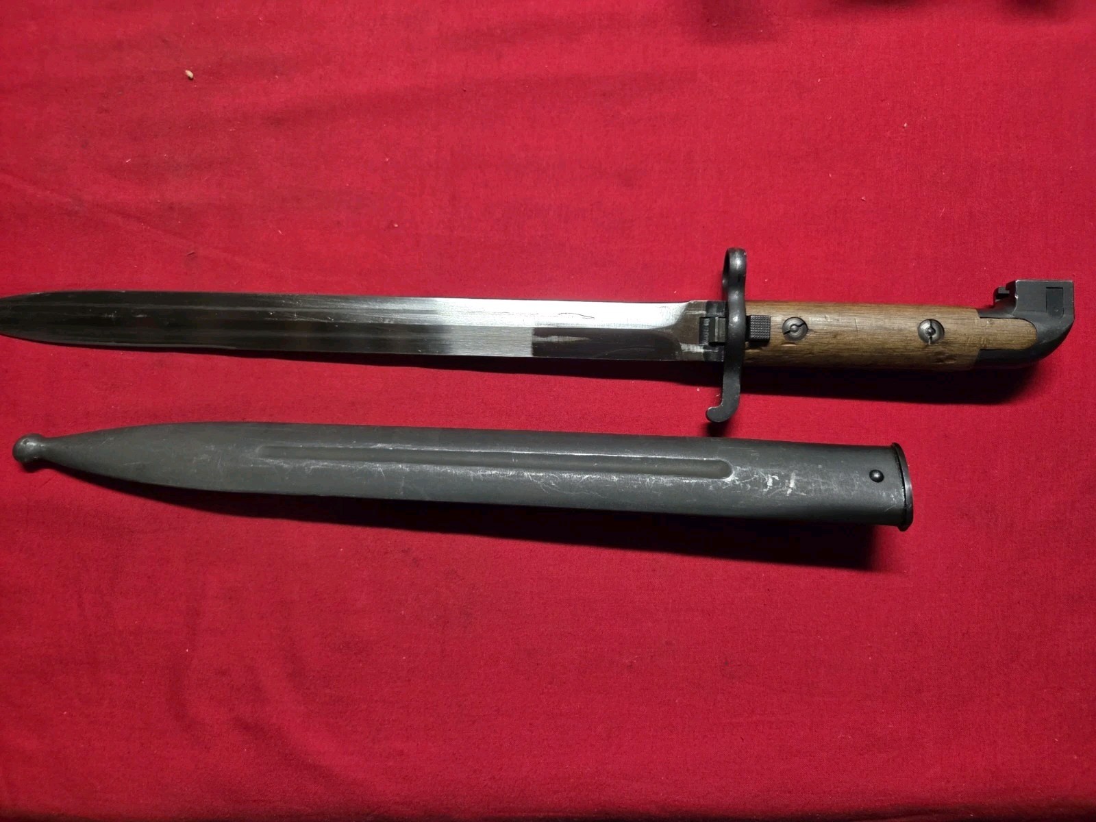 Swedish Model 94 Knife/Bay. W/Sheath. Very Rare In This Condtion. Swedish Model 94 Knife/Bay. W/Sheath. Very Rare In This Condtion.