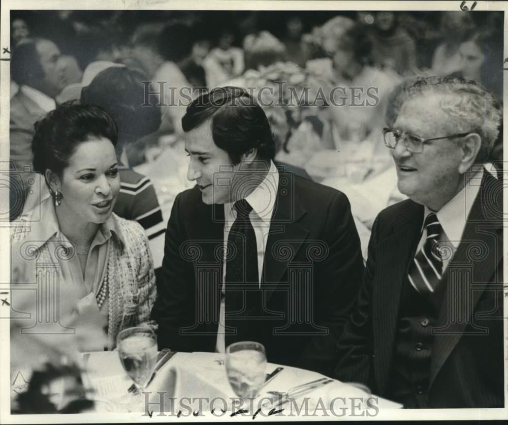 1977 Press Photo Attendees at Ladies Leukemia League's "Fete de Noel" 1977 Press Photo Attendees at Ladies Leukemia League's "Fete de Noel"