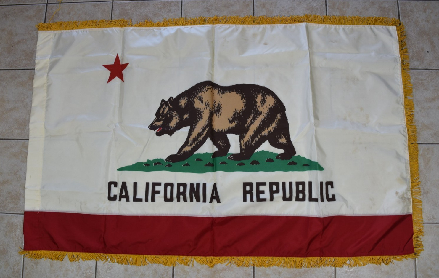 Vintage Dettra Dura-Lite Nylon California Republic State Flag Bear Fringed 3x5'