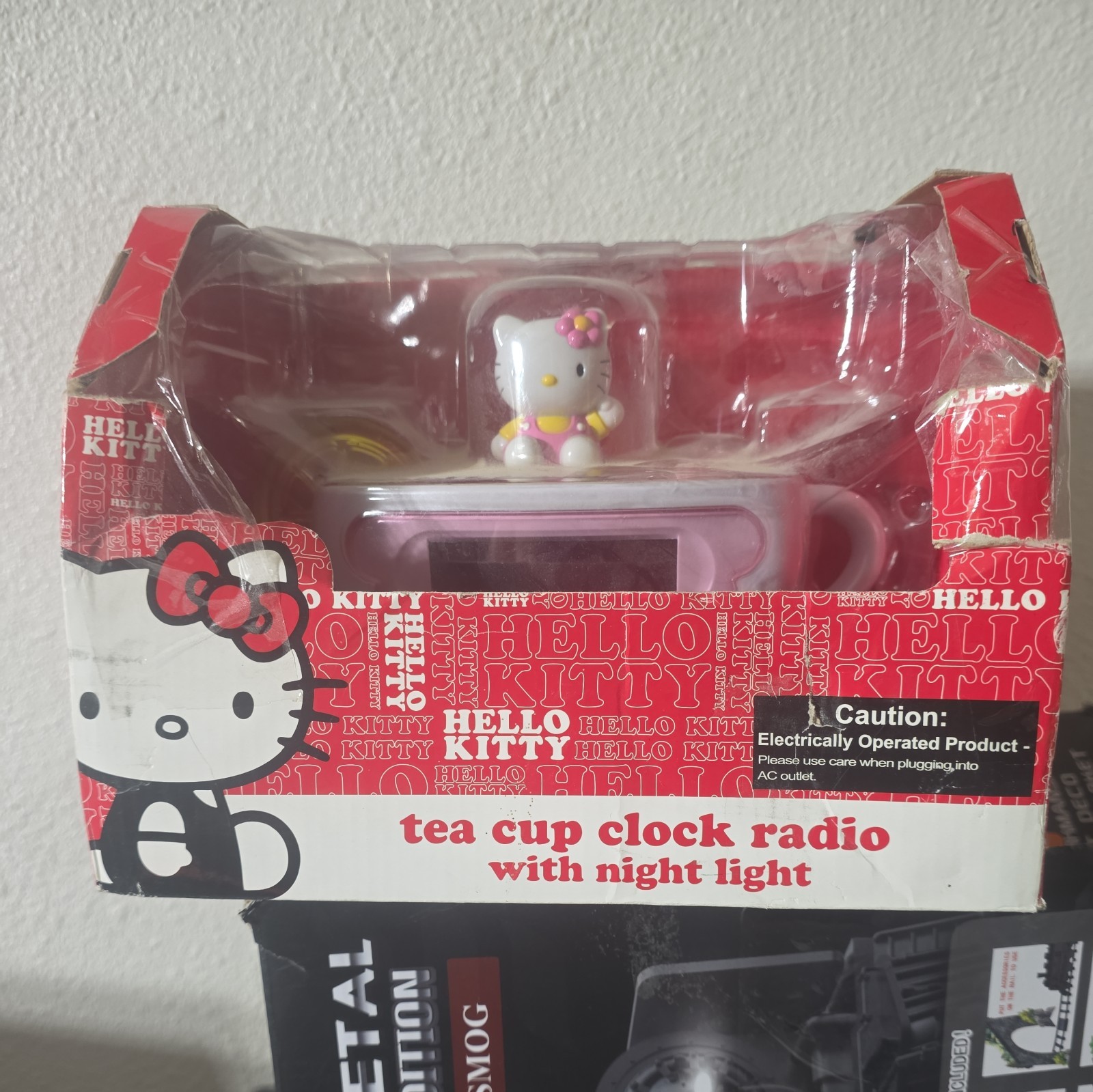 Vtg Hello Kitty Tea Cup Alarm Clock Radio AM/FM Night Light   