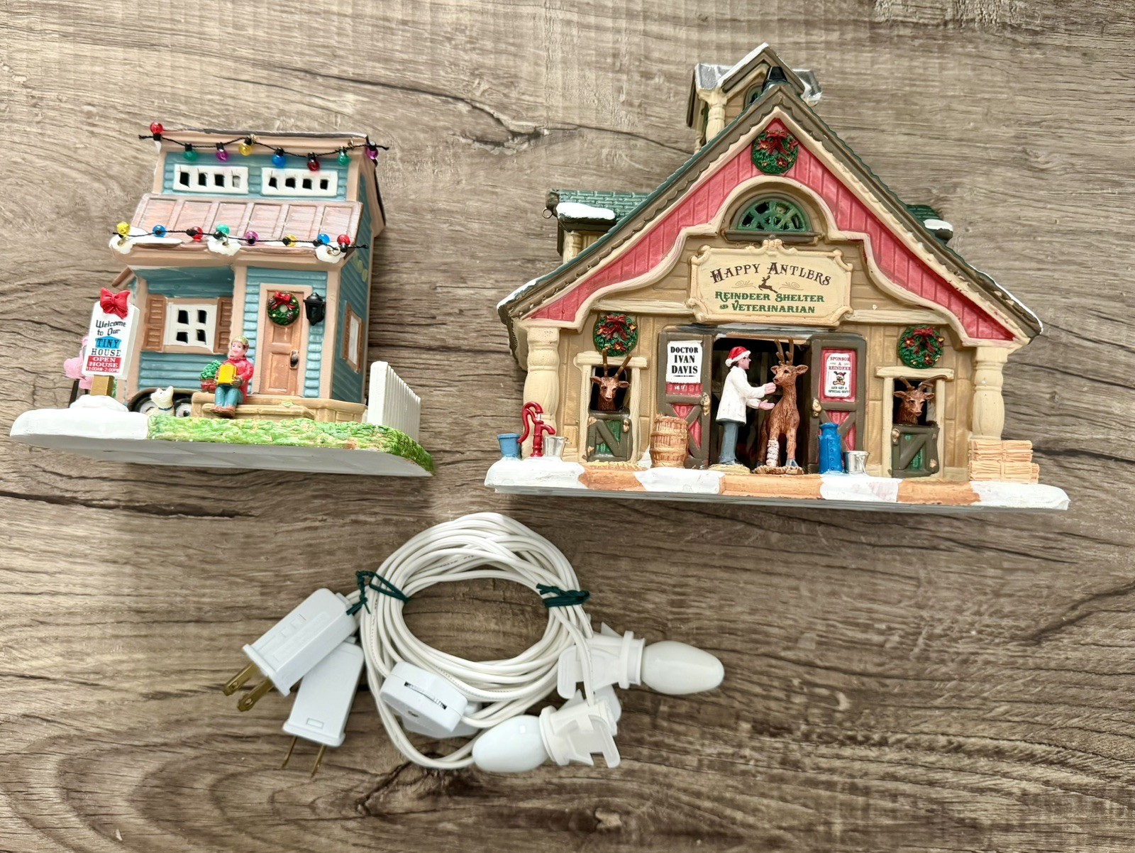 2019 Lemax Holiday OUR TINY HOUSE & Happy Antlers Reindeer Shelter Veterinarian