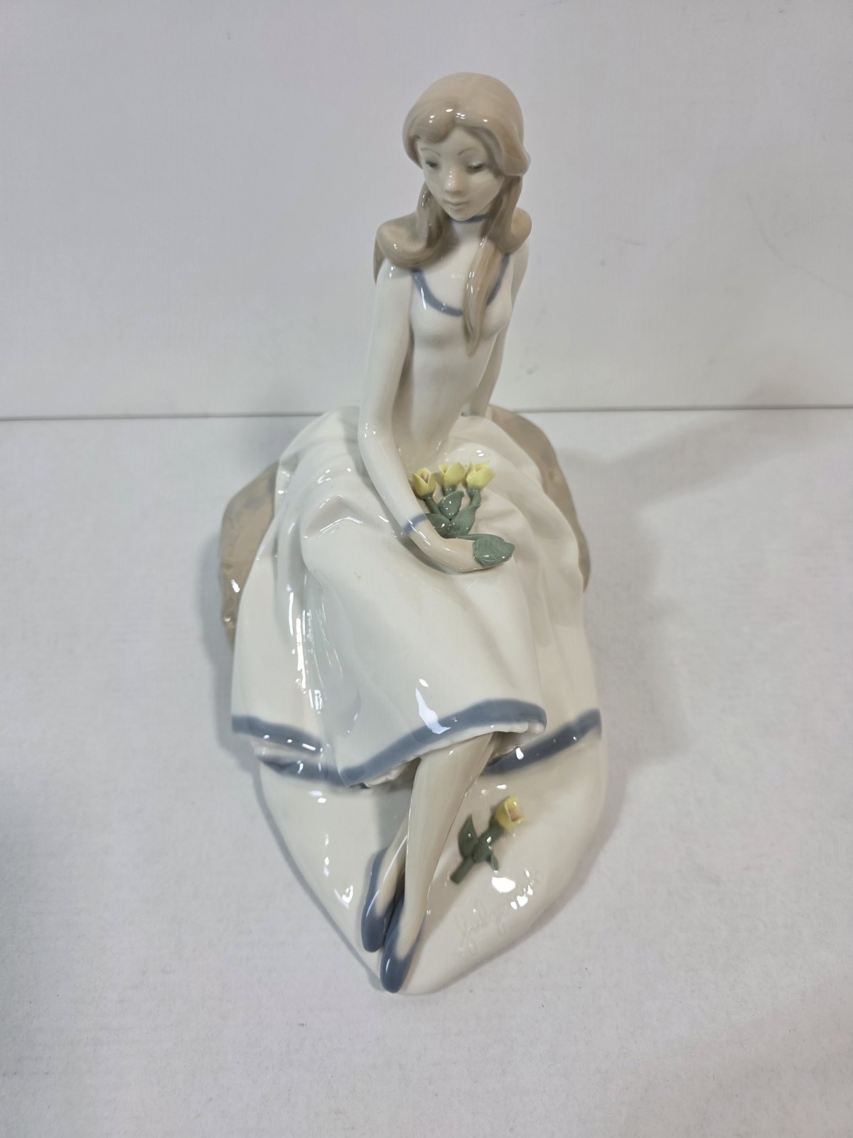 Lladro 1983  Teresa The Tulip Maiden  Pristine