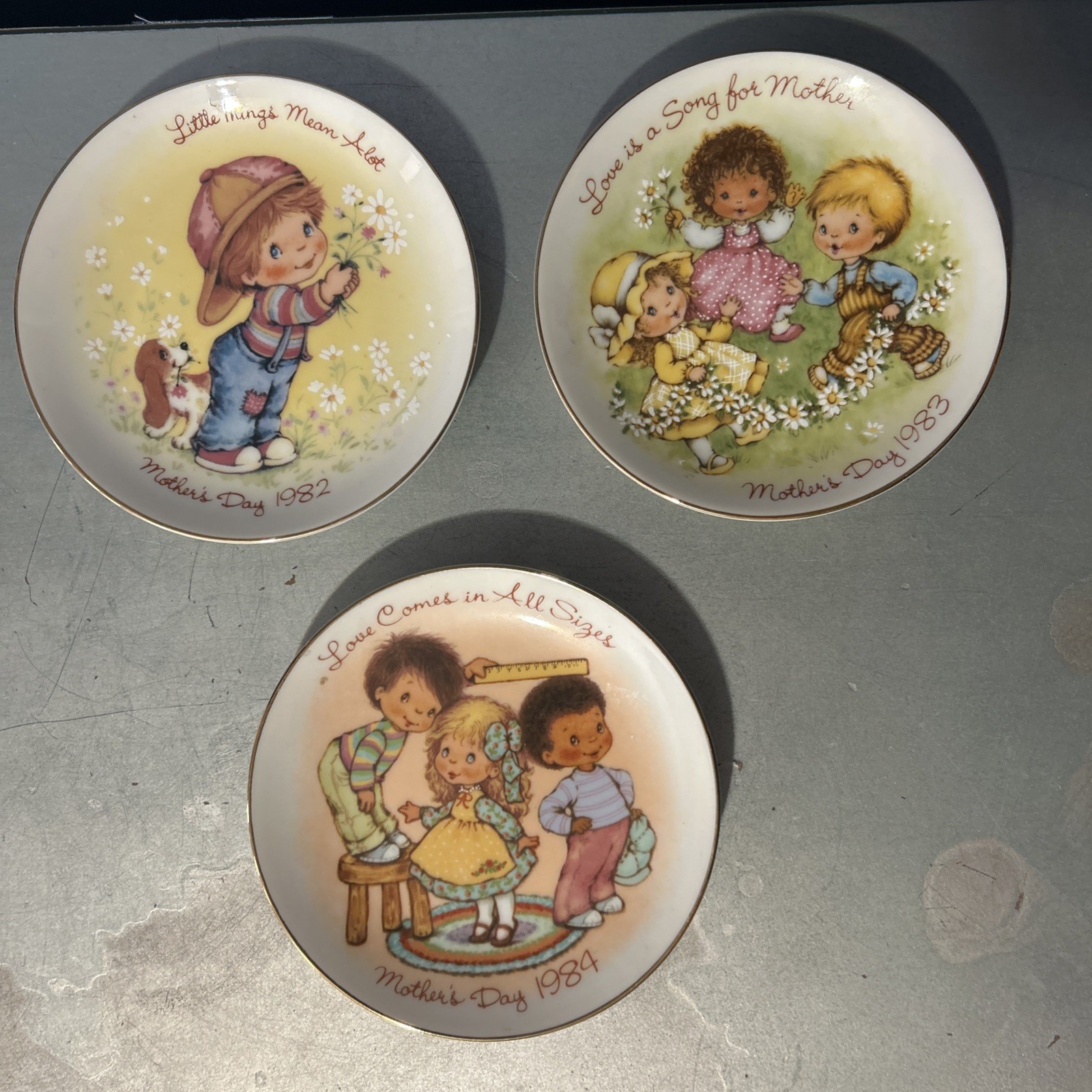 LOT OF 3 VINTAGE AVON MOTHER'S DAY PLATES 1982-1984 GOLD TRIM 5" DIAMETER LOT OF 3 VINTAGE AVON MOTHER'S DAY PLATES 1982-1984 GOLD TRIM 5" DIAMETER