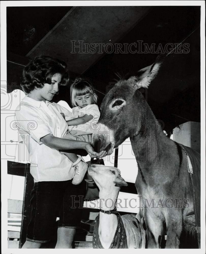 1963 Press Photo Mrs. Donald Berggren and daughter Diana with donkey and goat