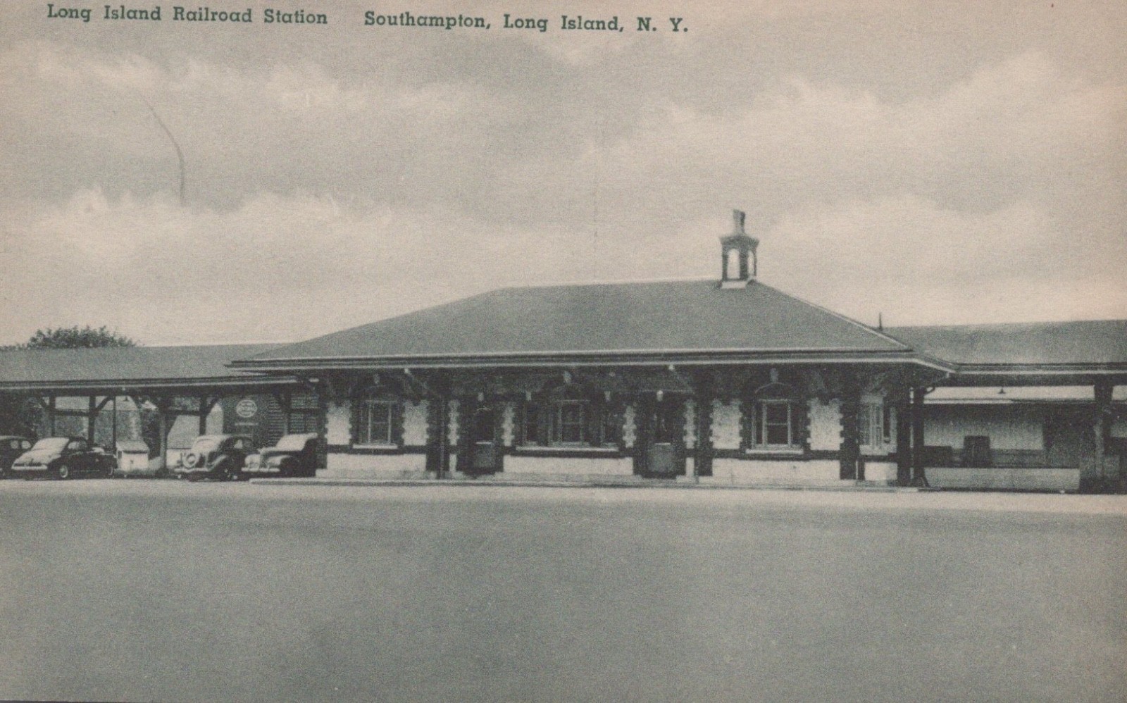 SOUTHAMPTON, LONG ISLAND POSTCARD LONG ISLAND RAILROAD STATION, Albertype