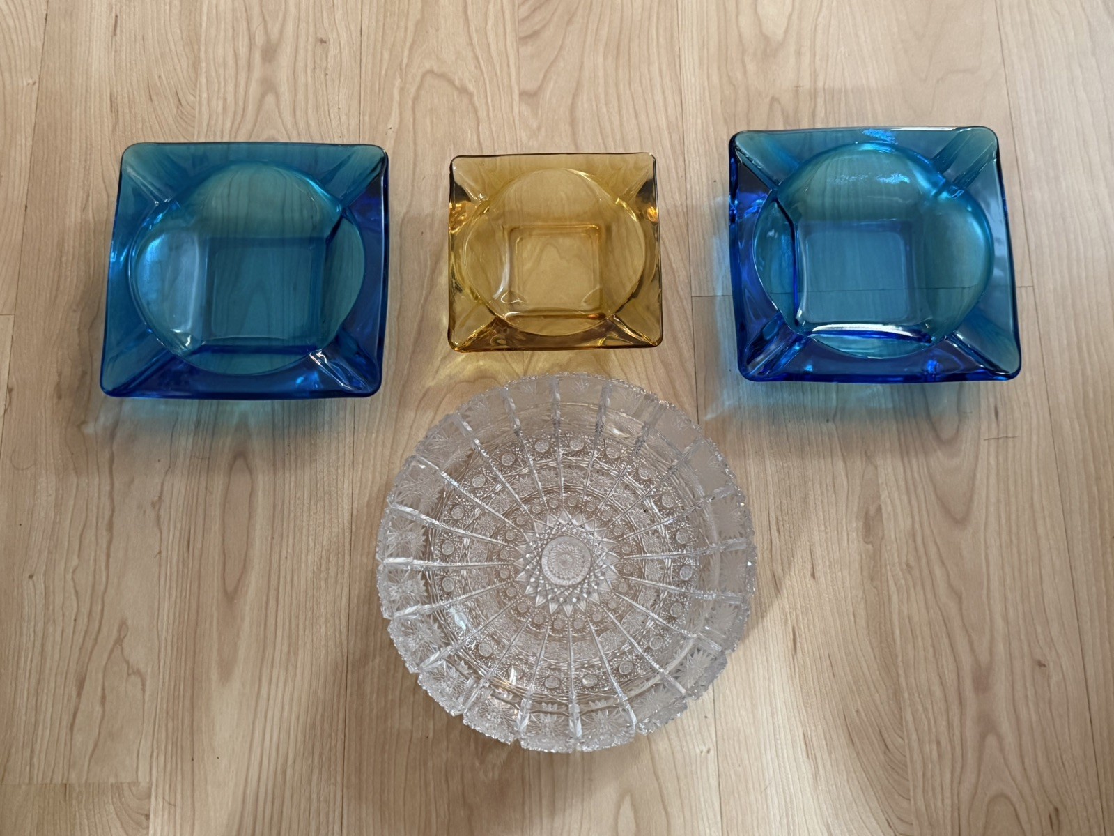Crystal Handmade Large Ashtray + 2 MCM Blue + 1 Anchor Hocking Ashtray: Read Crystal Handmade Large Ashtray + 2 MCM Blue + 1 Anchor Hocking Ashtray: Read