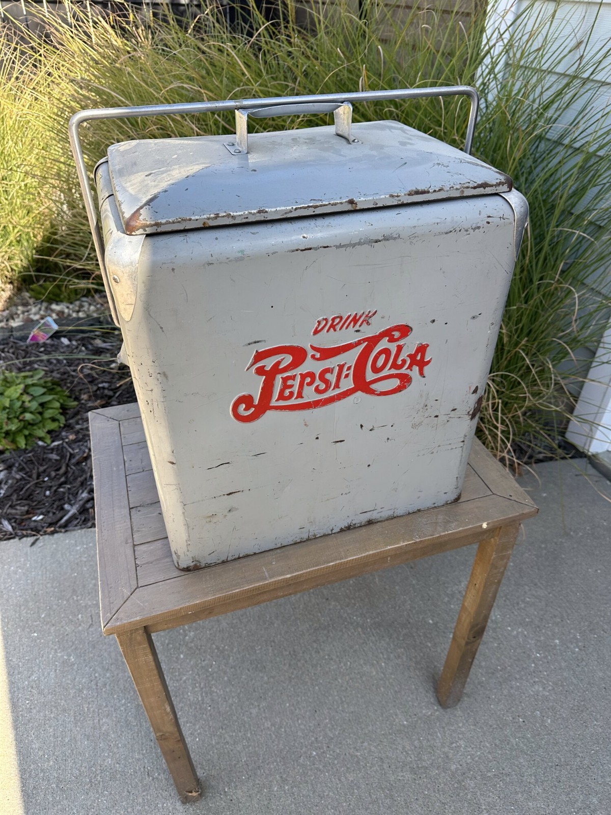 Vintage 1950s Drink Pepsi-Cola Double Dot Metal Picnic Cooler Ice Chest Gray Vintage 1950s Drink Pepsi-Cola Double Dot Metal Picnic Cooler Ice Chest Gray