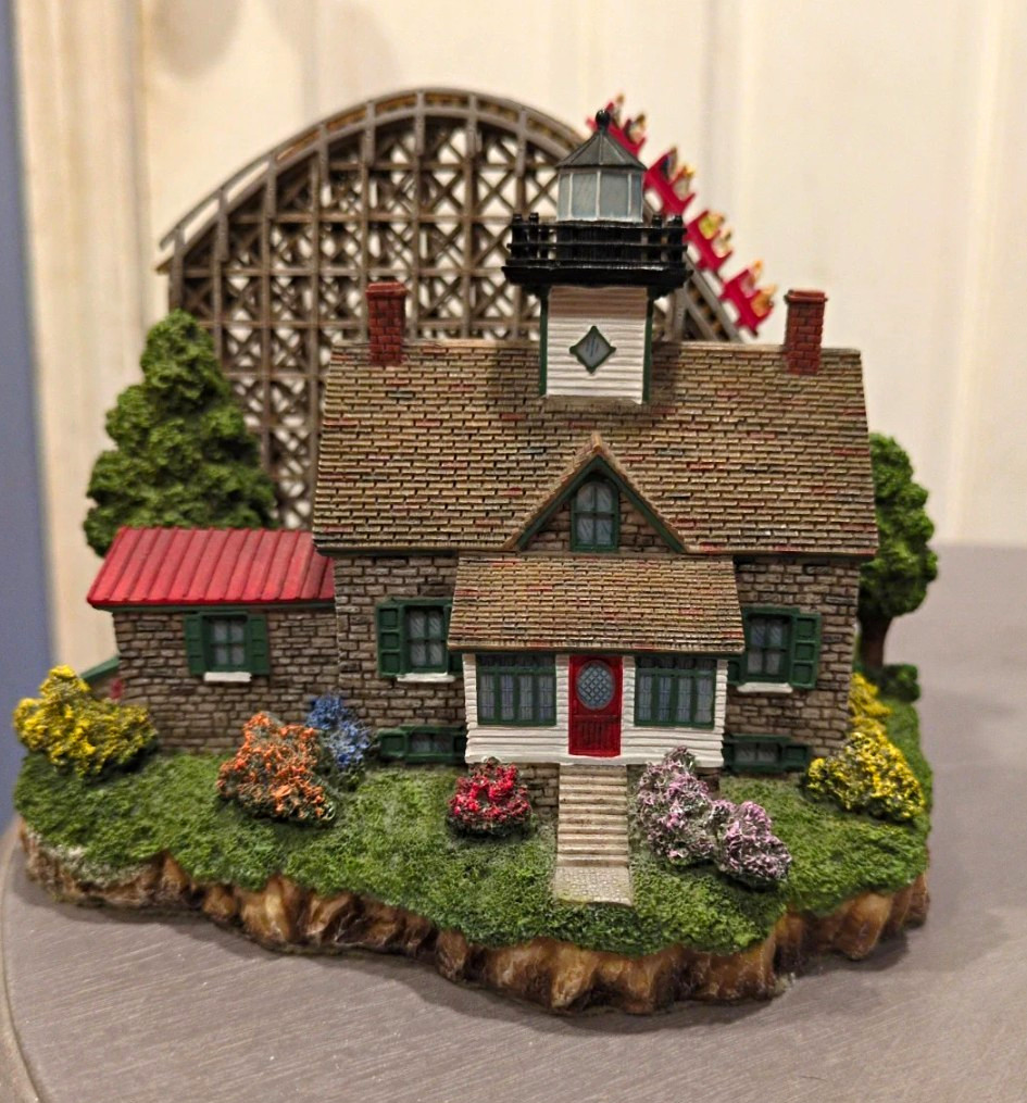 Rare Harbour Lights Cedar Point HL357 Lighthouse 08 Limited Edition w/ Box & COA Rare Harbour Lights Cedar Point HL357 Lighthouse 08 Limited Edition w/ Box & COA