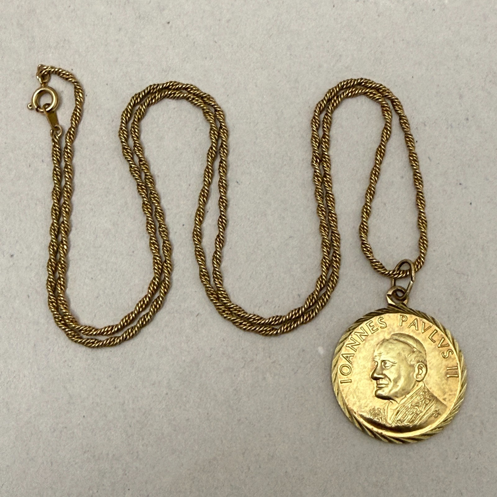 Vintage Pope John Paul II Vatican Roma St Peter Catholic Pendant Medal 24" Chain