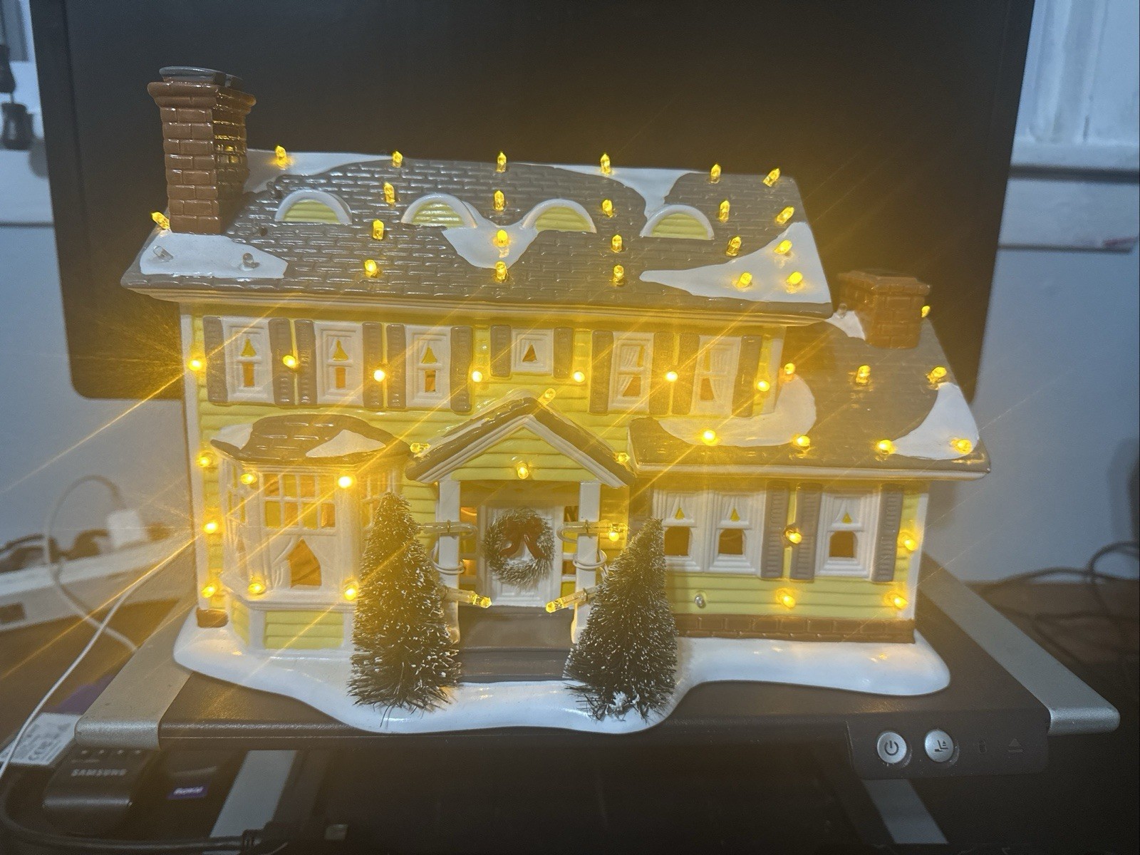 Department 56 Damaged - The Griswold Holiday House No Box Or Best Offer