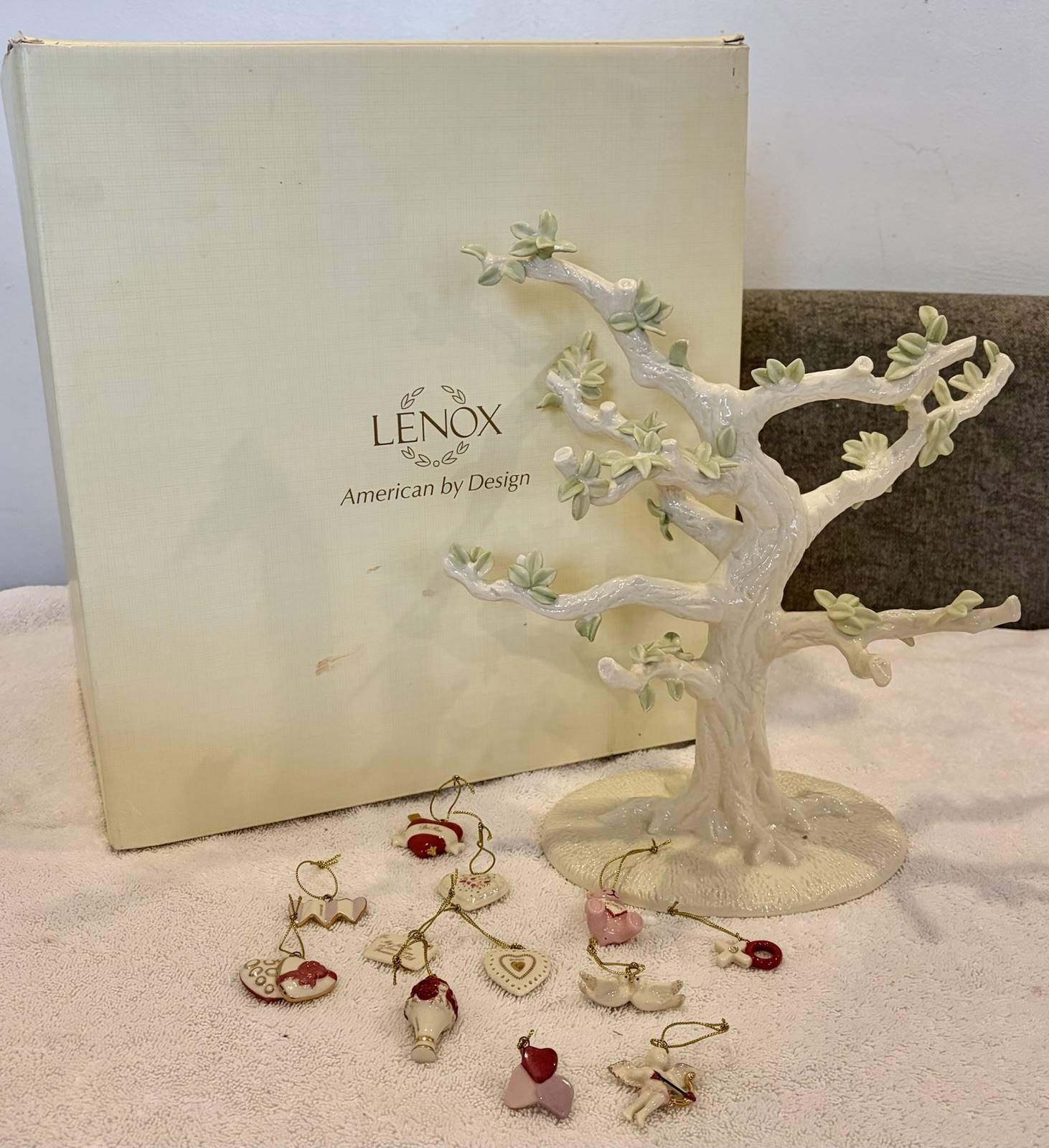 Lenox Collectibles Fine China - ORNAMENT TREE - with Valentine Ornaments MINT Lenox Collectibles Fine China - ORNAMENT TREE - with Valentine Ornaments MINT