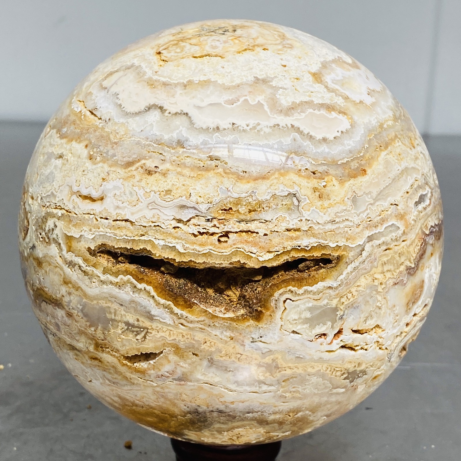 Natural thousand-layer agate crystal ball healing 2100G (4.62LB) Natural thousand-layer agate crystal ball healing 2100G (4.62LB)