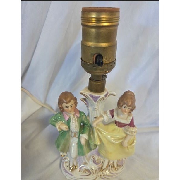 Vintage Victorian Courting Dancing Couple Table Lamp Vintage Victorian Courting Dancing Couple Table Lamp